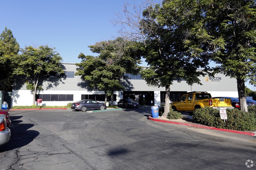 More Photos Of 26477 Ruether Ave, Santa Clarita Unknown For Lease