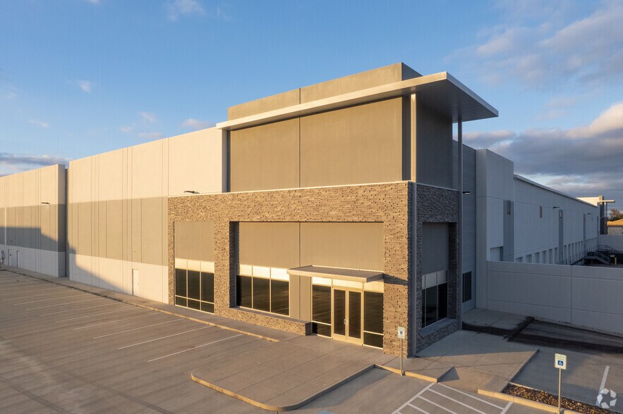 More Photos Of 18870 Eastex Fwy N, Humble Unknown For Lease