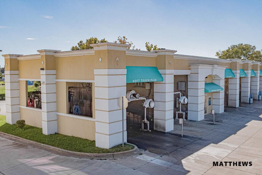 Primary Photo Of 2901 N Poinciana Blvd, Kissimmee Carwash For Sale