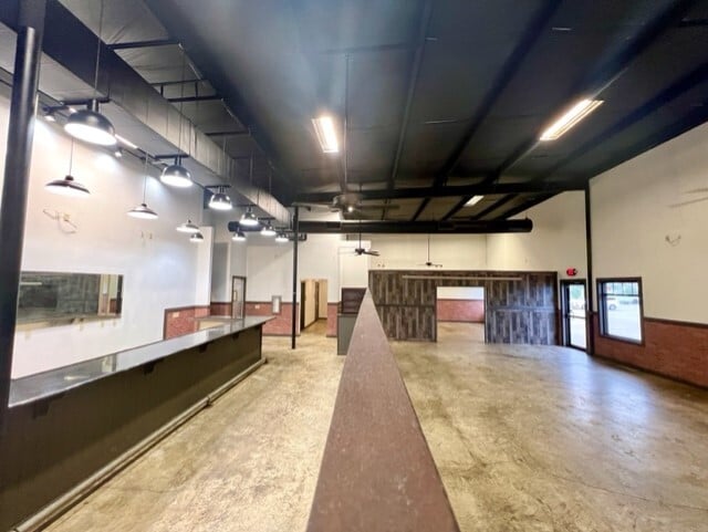 More Photos Of 8950 US-165, Sterlington Storefront For Sale