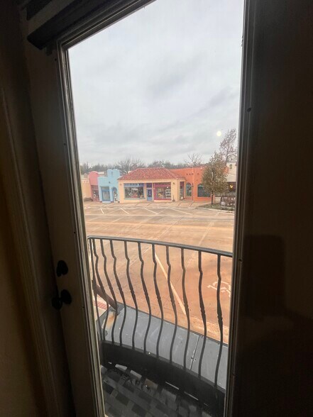 More Photos Of 3010 Paseo, Oklahoma City Office For Lease