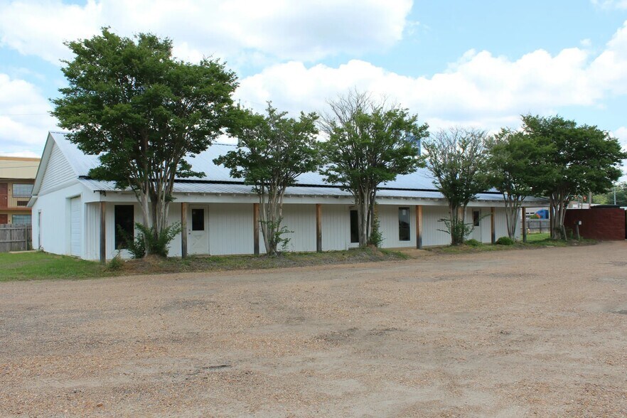 Primary Photo Of 307 S Pearson Rd, Pearl Storefront For Sale