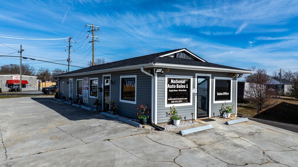 More Photos Of 121 13th St SW, Hickory Office For Sale