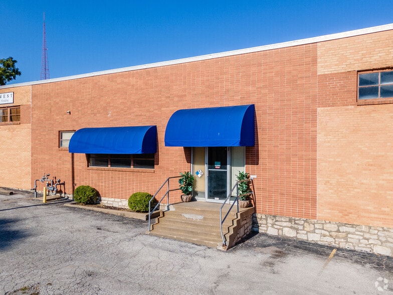 More Photos Of 2718 Holmes St, Kansas City Manufacturing For Lease