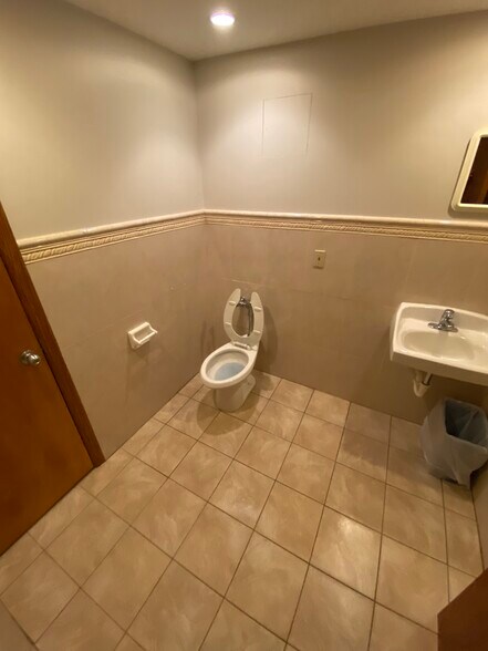 More Photos Of 239 Cleveland Ave N, Saint Paul Loft Creative Space For Lease