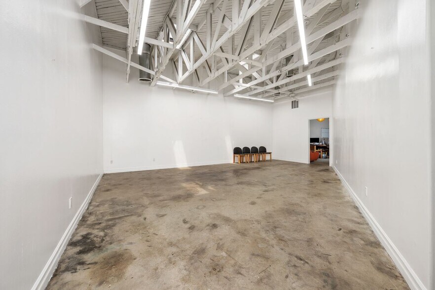 More Photos Of 1111 N Crescent Heights Blvd, West Hollywood General Retail For Sale