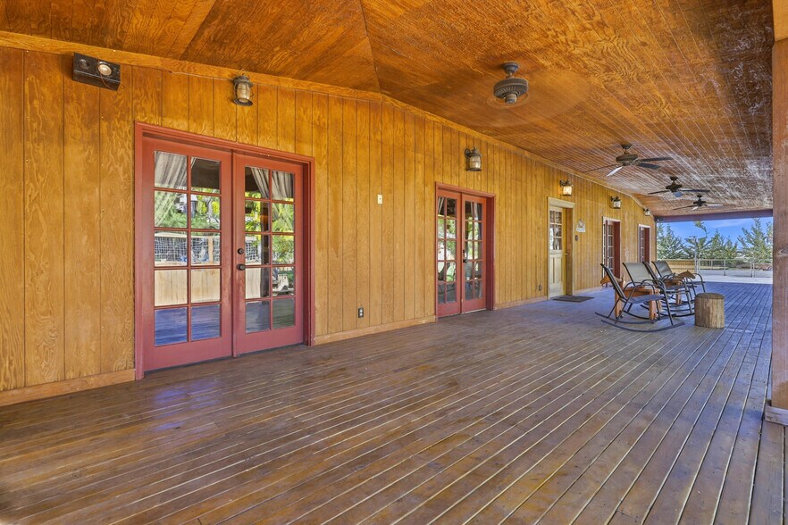 More Photos Of 315 Monument Dr, Burbank Freestanding For Sale