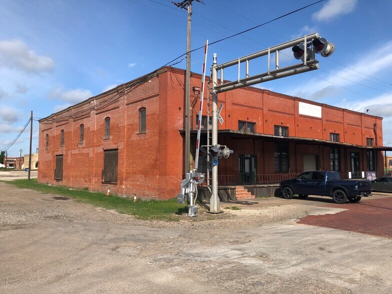 More Photos Of 310 S 9th St, Corsicana Manufacturing For Sale