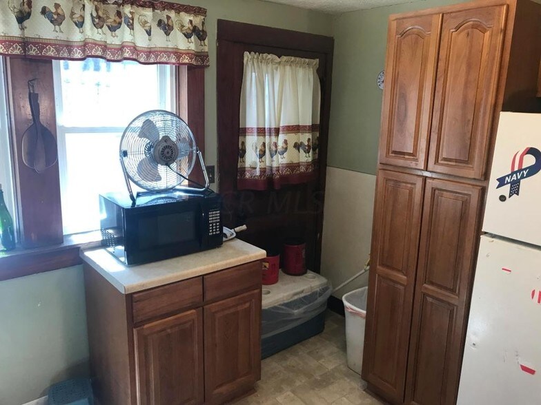 More Photos Of 50 S Main St, Utica Bar For Sale