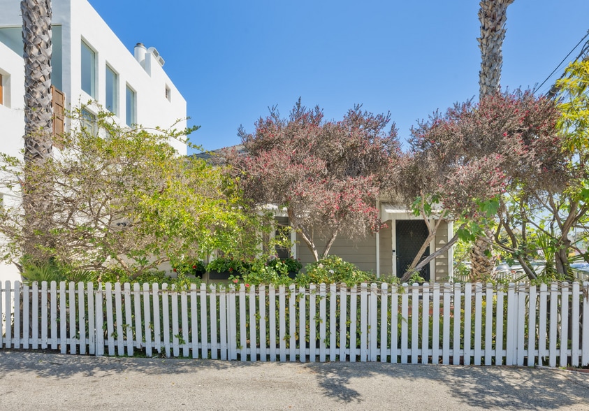 Primary Photo Of 137 Strand St, Santa Monica Specialty For Sale