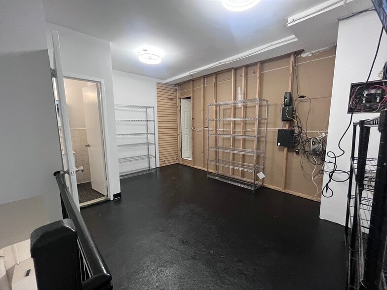 More Photos Of 219 W 14th St, New York Apartments For Lease