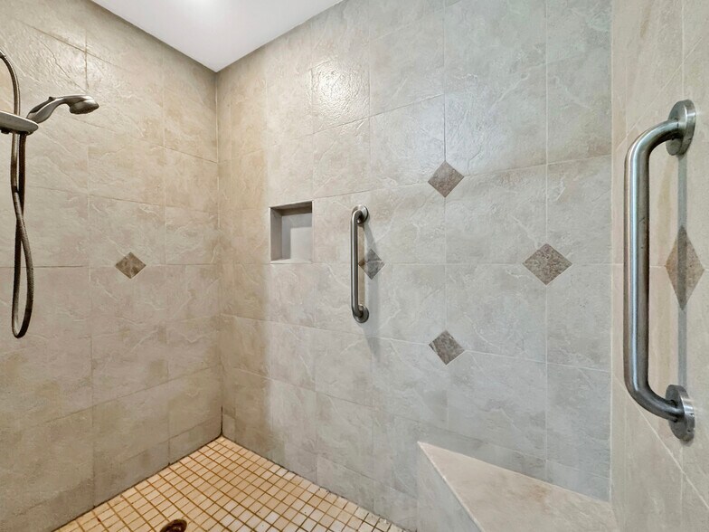 More Photos Of 7736 Sugar Dr, Huntington Beach Apartments For Sale