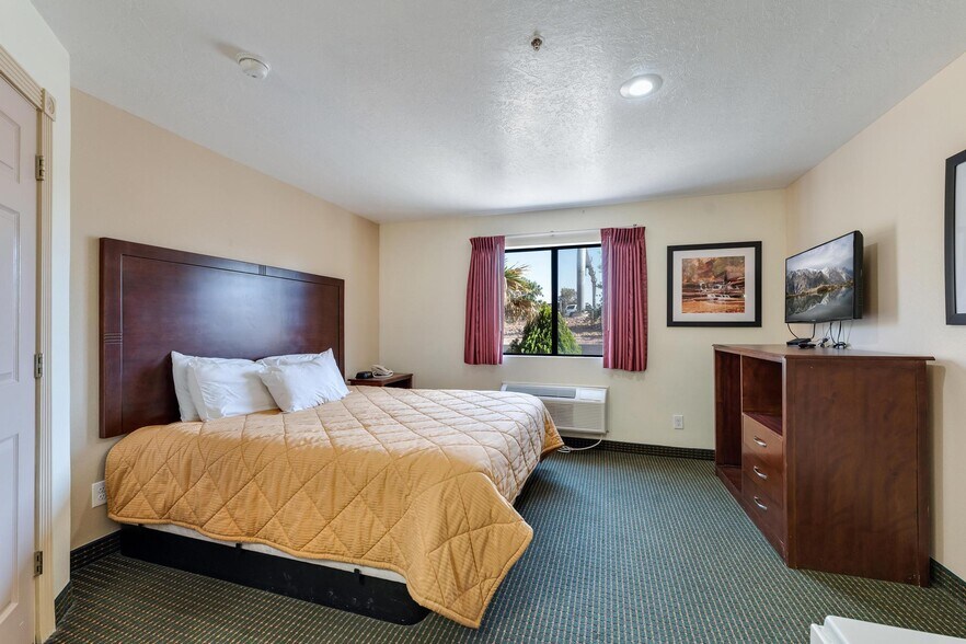 More Photos Of 260 W Main St, Vernal Hotel For Sale