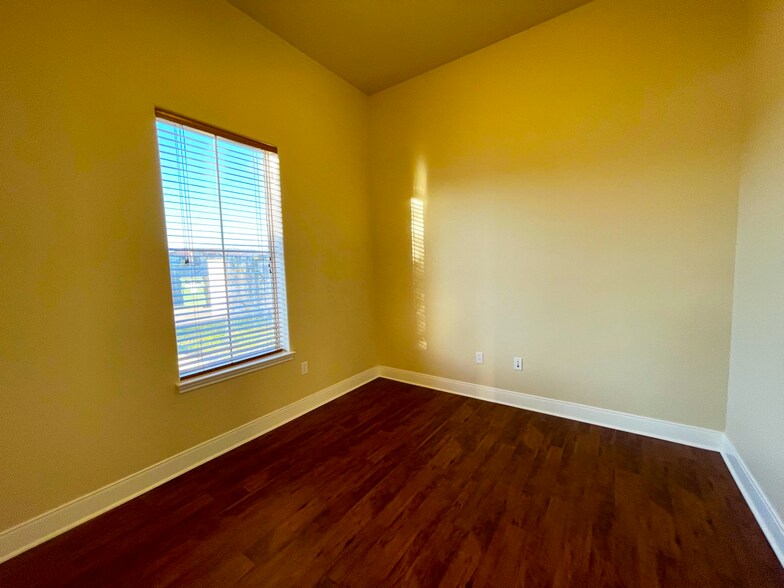 More Photos Of 1920 Corporate Dr, San Marcos Office For Sale