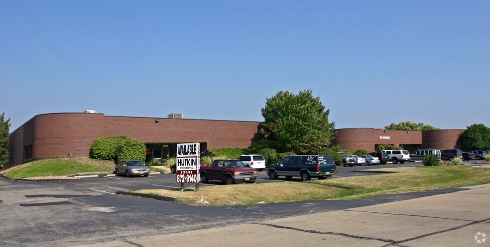 Primary Photo Of 4061-4073 Wedgeway Ct, Earth City Warehouse For Lease
