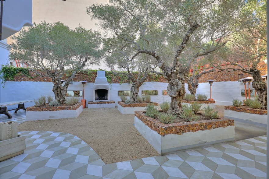 More Photos Of 7 E Anapamu St, Santa Barbara Restaurant For Sale