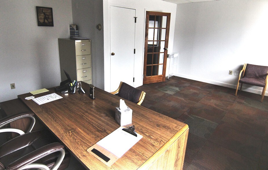 More Photos Of 4270 Main St, Bridgeport Office For Lease