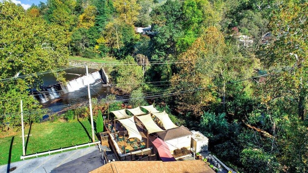 More Photos Of 150 Erie St, Dauphin General Retail For Sale