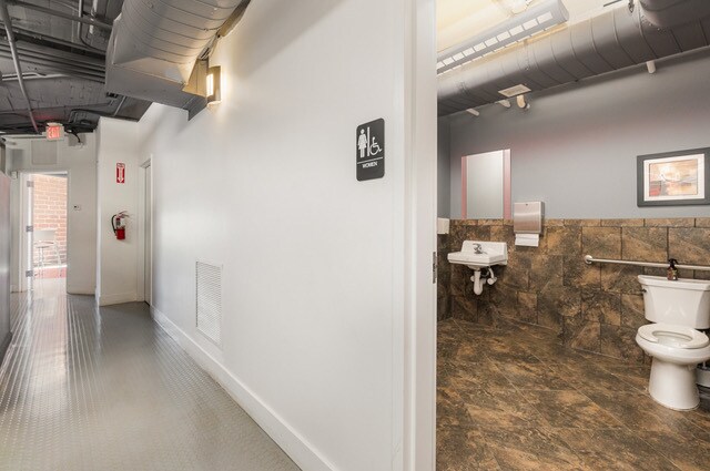 More Photos Of 1230 W Morehead St, Charlotte Loft Creative Space For Lease