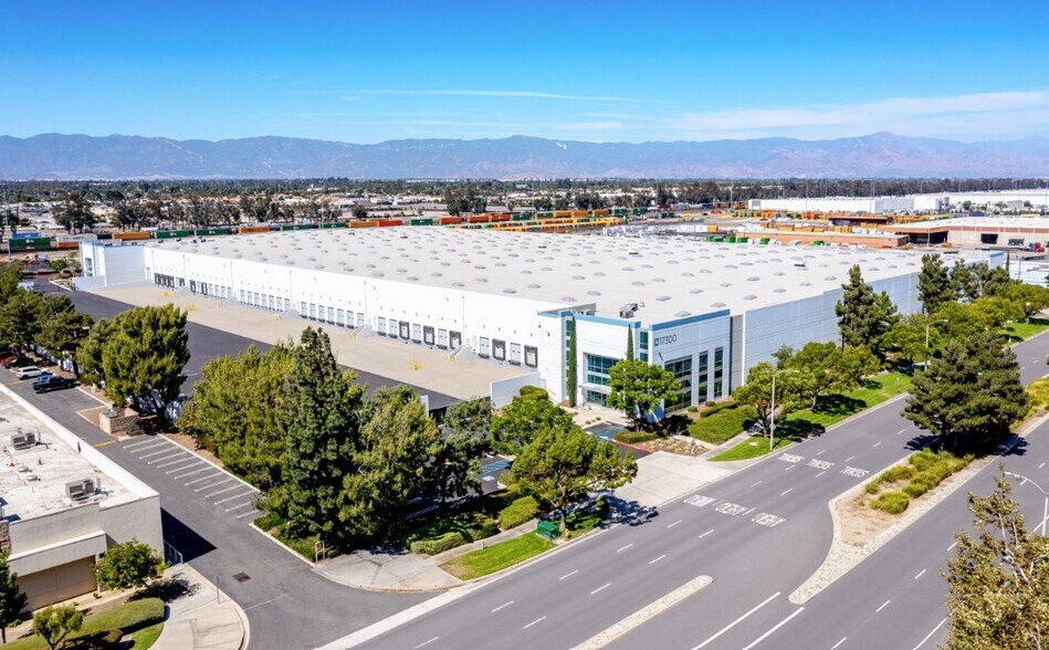 More Photos Of 17300 Slover Ave, Fontana Warehouse For Lease