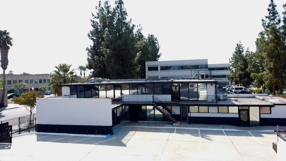 More Photos Of 670 N Arrowhead Ave, San Bernardino Office For Lease