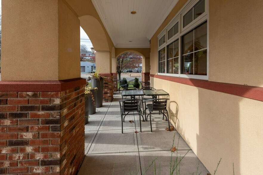 More Photos Of 376 River Rd, Shelton Restaurant For Sale