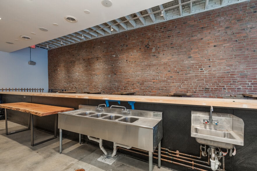 More Photos Of 3131 Olive St, Saint Louis Storefront For Sale