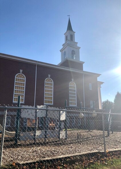 More Photos Of 401 W Poplar St, Elizabethtown Religious Facility For Sale