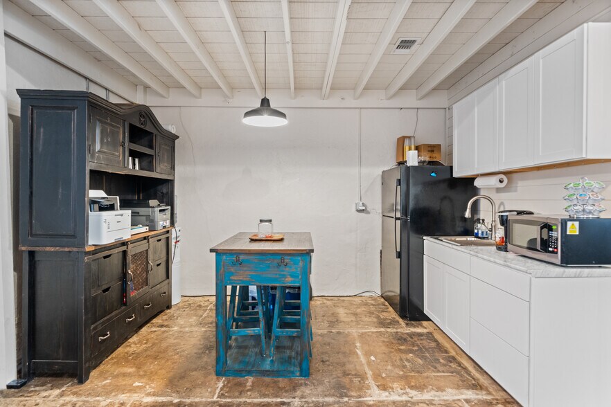 More Photos Of 1116 Austin St, Hempstead Storefront Retail Office For Sale