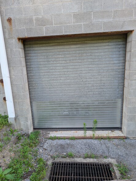 More Photos Of 40 S Third St, Walnutport Warehouse For Lease