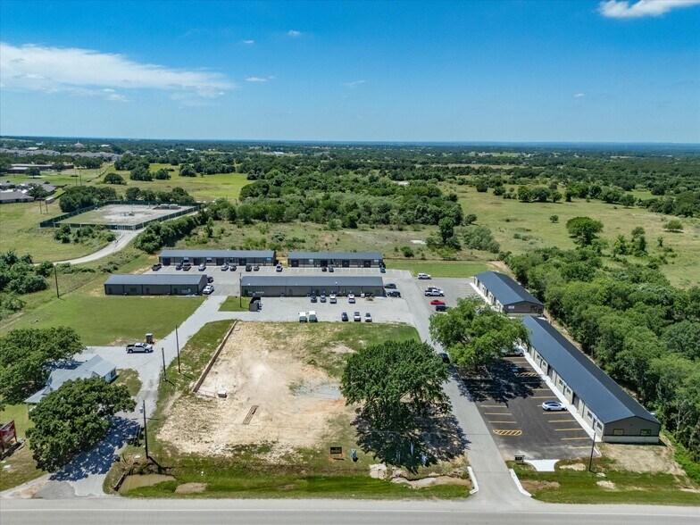 More Photos Of 200-225 West Side Dr, Decatur Light Distribution For Lease