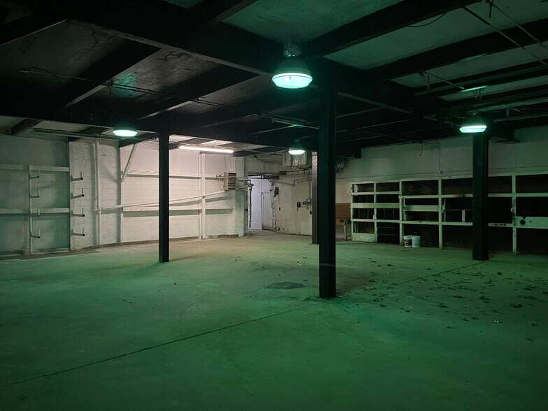 More Photos Of 537 Lincoln Hwy, East McKeesport Storefront For Sale