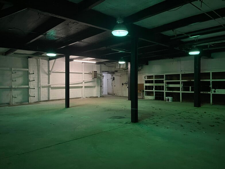 More Photos Of 537 Lincoln Hwy, East McKeesport Storefront For Sale