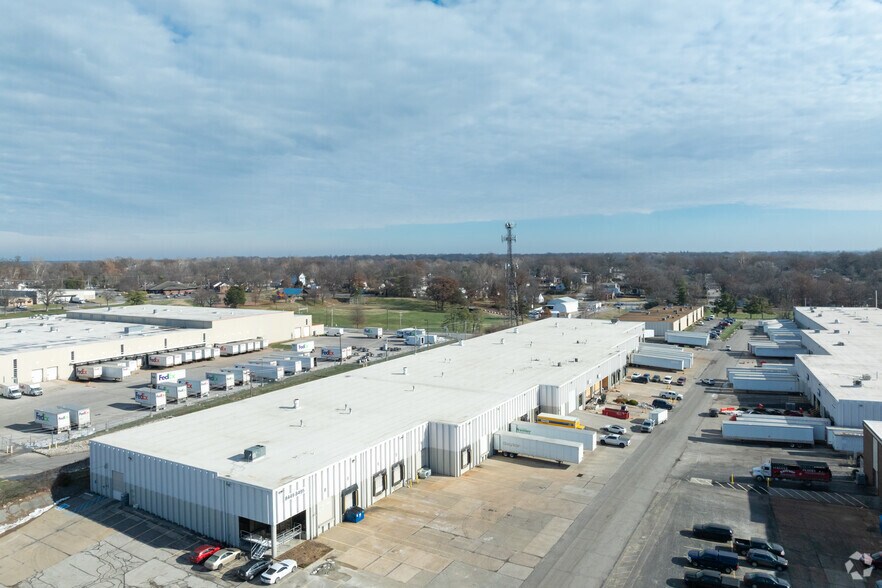 More Photos Of 8449-8495 Mid County Industrial Dr, Vinita Park Warehouse For Lease