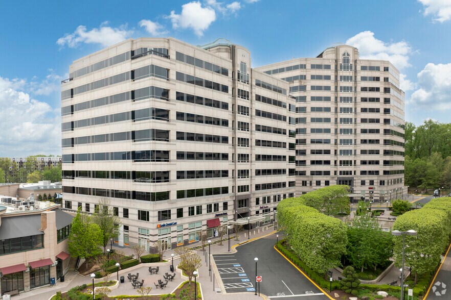 More Photos Of 11700 Plaza America Dr, Reston Office For Lease