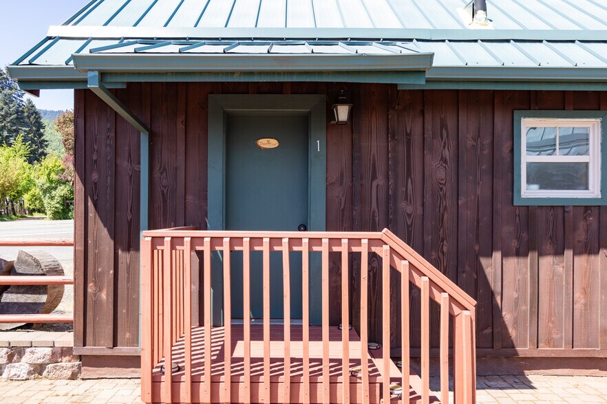 More Photos Of 1258 Highway 141, White Salmon Hospitality For Sale