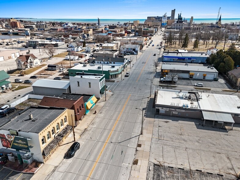 More Photos Of 1308 Washington St, Manitowoc Office For Sale