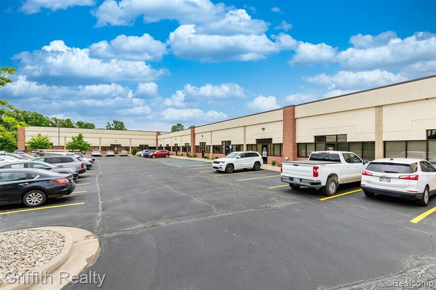 More Photos Of 5840-5936 Sterling Dr, Howell Flex For Lease