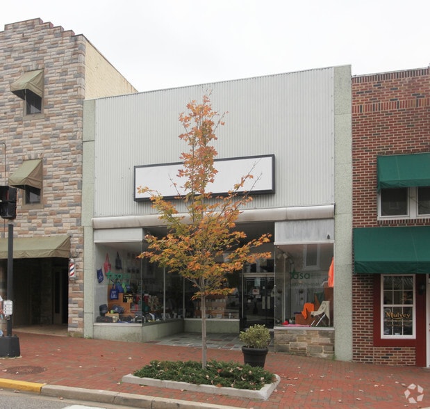 Primary Photo Of 102 W Main St, Elkton Storefront For Lease