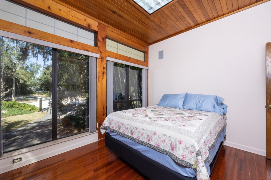 More Photos Of 1606 3rd Ave SE, Steinhatchee Lodge Meeting Hall For Sale