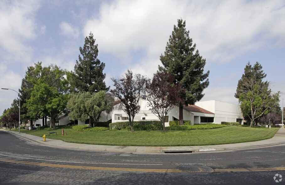 More Photos Of 90 Rose Orchard Way, San Jose Research And Development For Lease