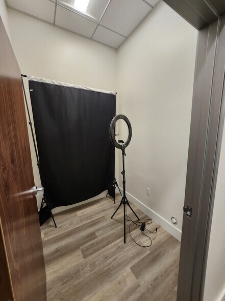 More Photos Of 6630 Foothill Blvd, Tujunga Freestanding For Lease