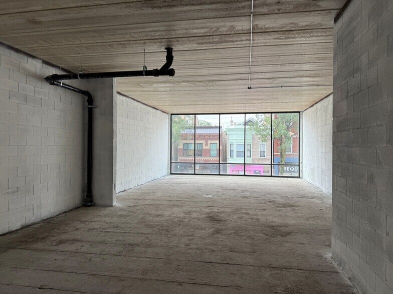 More Photos Of 1954 W Chicago Ave, Chicago Bar For Lease