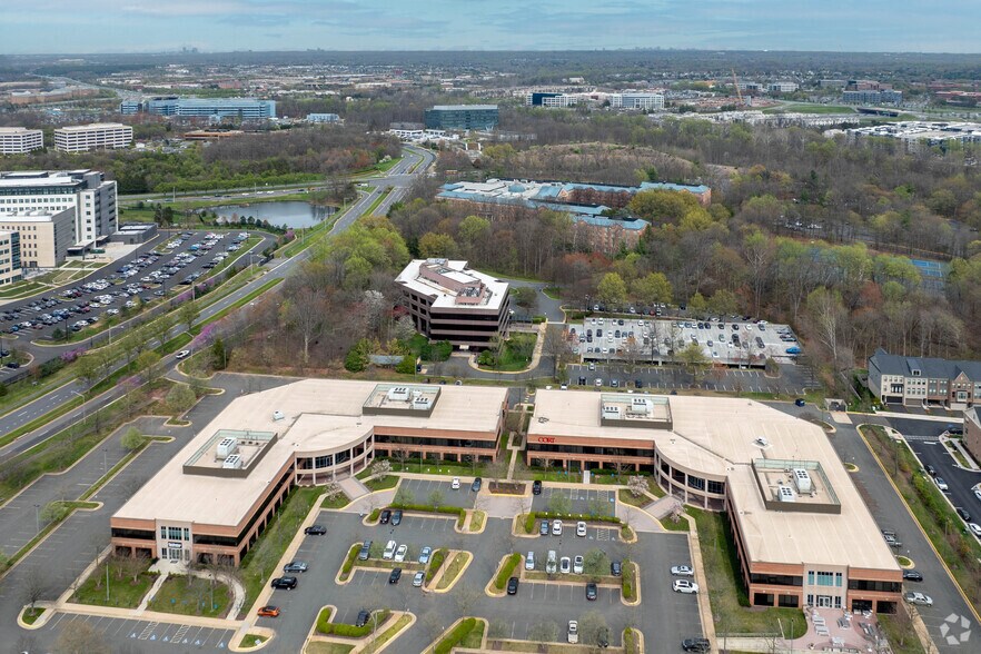 More Photos Of 14850 Conference Center Dr, Chantilly Office For Lease