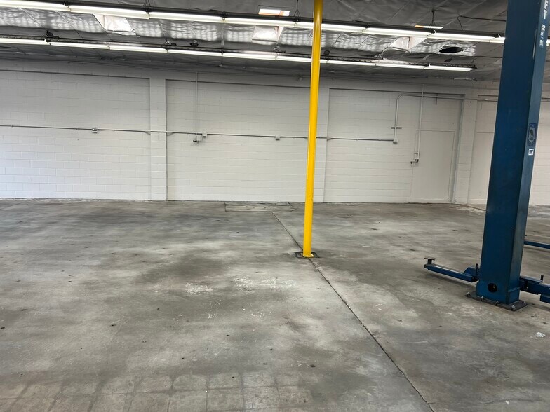 More Photos Of 500 S Raymond Ave, Fullerton Warehouse For Lease
