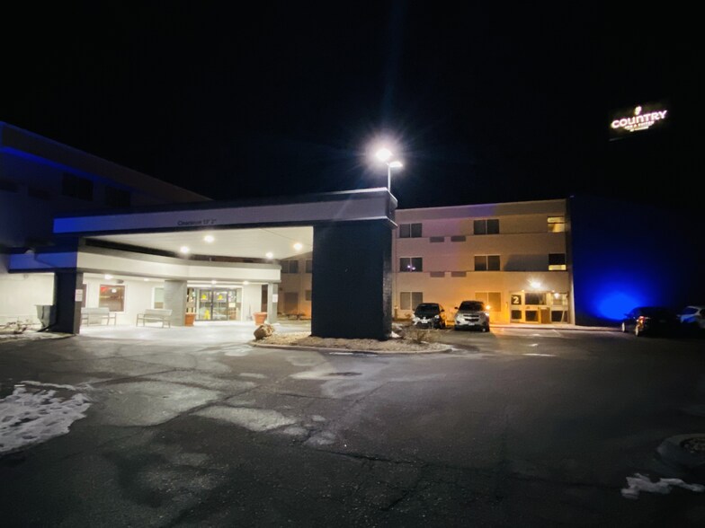 More Photos Of 1301 W Bond Cir, Lincoln Hotel For Sale