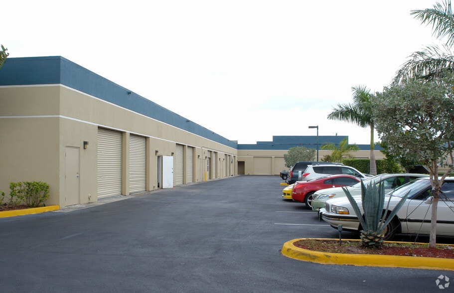 More Photos Of 129 NW 13th St, Boca Raton Light Distribution For Lease