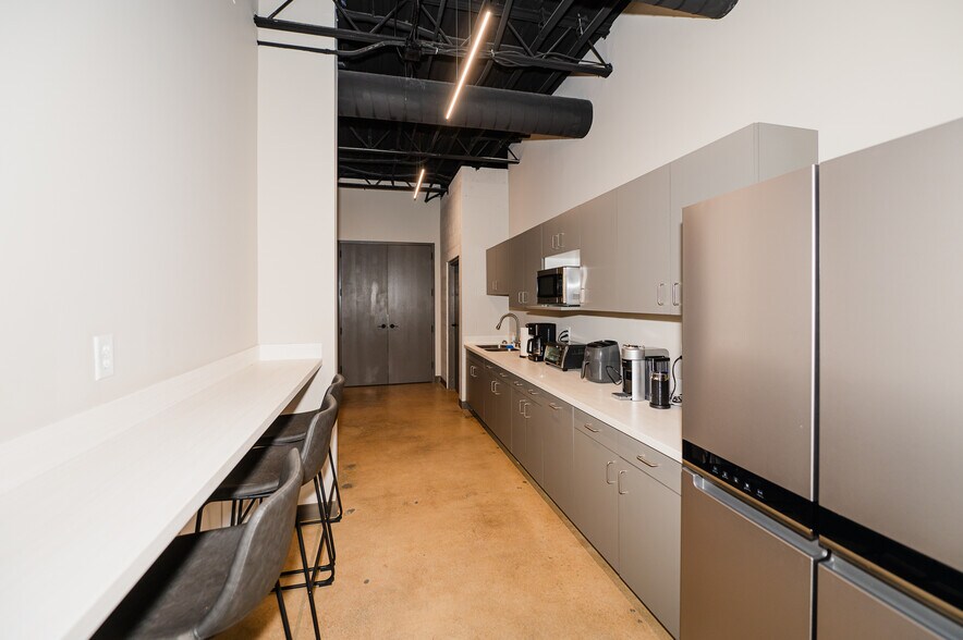 More Photos Of 810 Pendleton St, Greenville Office For Lease