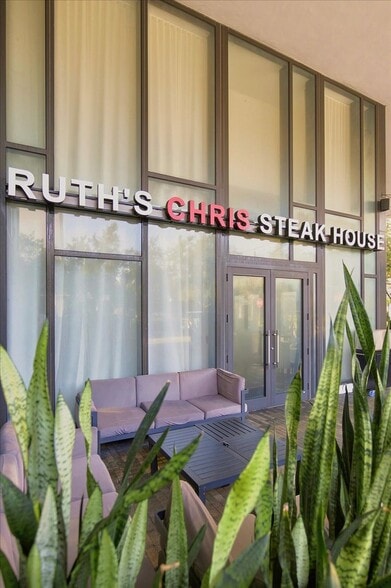 More Photos Of 2920-2950 NE 207th St, Aventura Unknown For Lease
