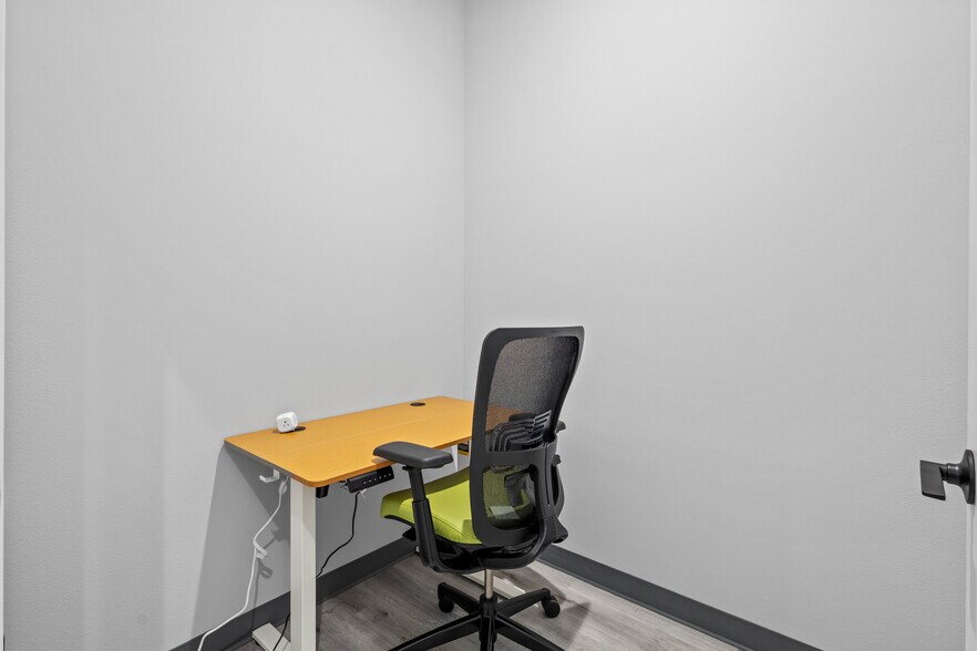 More Photos Of 800 N Plano Rd, Richardson Office For Sale